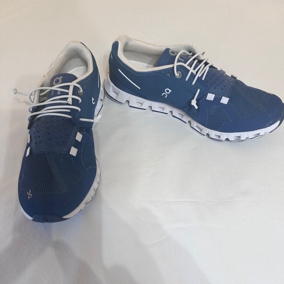 On Cloud 5 REFLECTIVE LIGHTWEIGHT Womens Sz 7.5 Sneakers Denim Blue - Picture 2 of 7